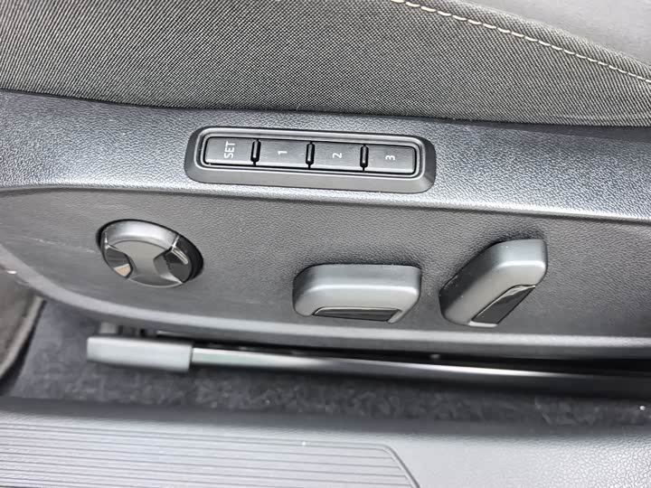 Фото 11 - Volkswagen Golf