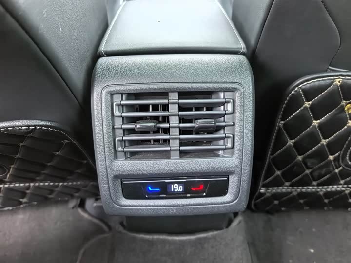 Фото 14 - Volkswagen Golf