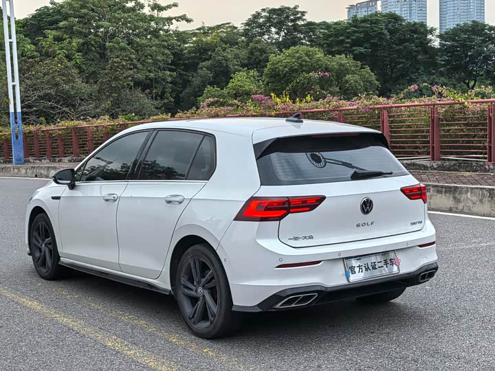 Фото 19 - Volkswagen Golf