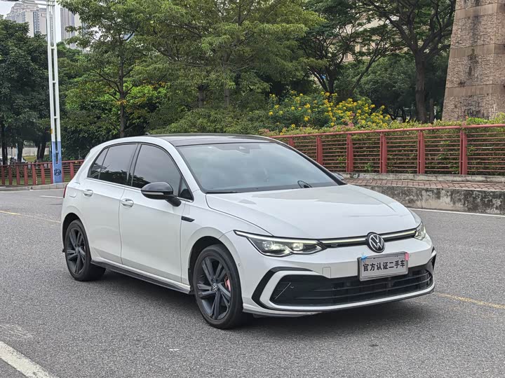 Фото 3 - Volkswagen Golf