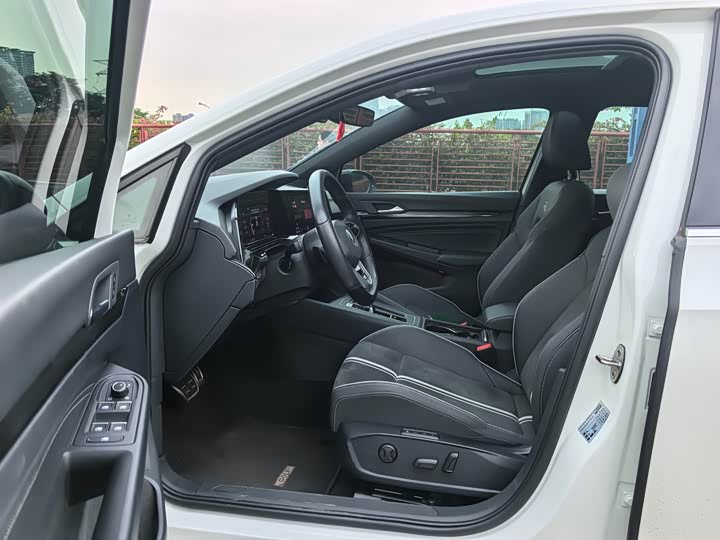 Фото 5 - Volkswagen Golf