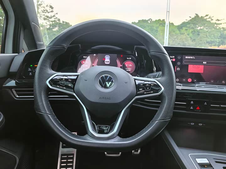 Фото 8 - Volkswagen Golf