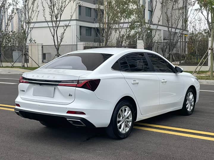 Фото 7 - Roewe i5