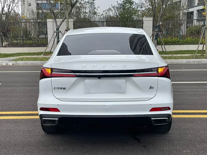 Фото 8 - Roewe i5