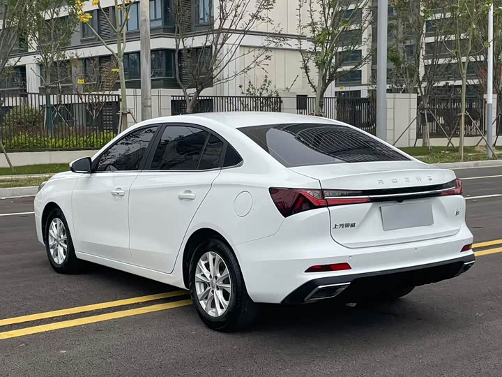 Фото 9 - Roewe i5