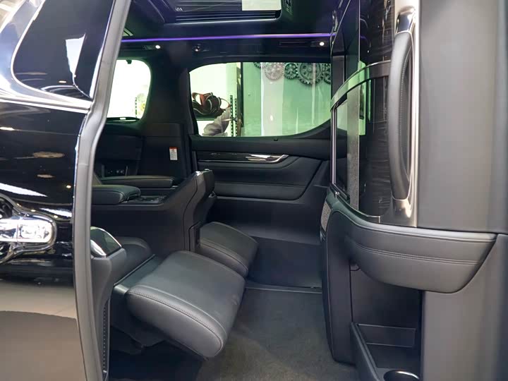 Фото 11 - Lexus LM