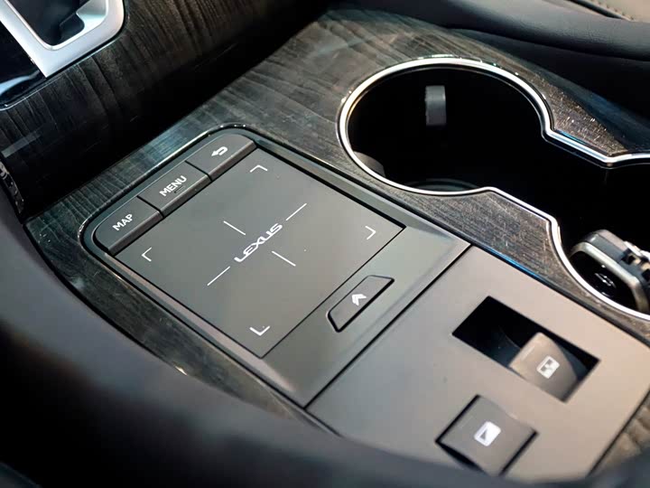 Фото 15 - Lexus LM