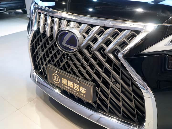 Фото 16 - Lexus LM