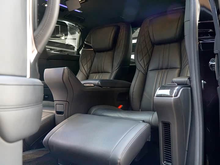 Фото 5 - Lexus LM