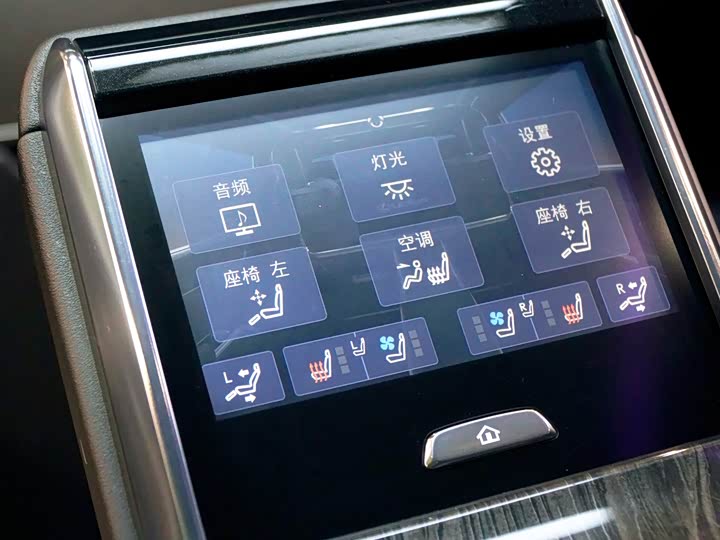 Фото 7 - Lexus LM