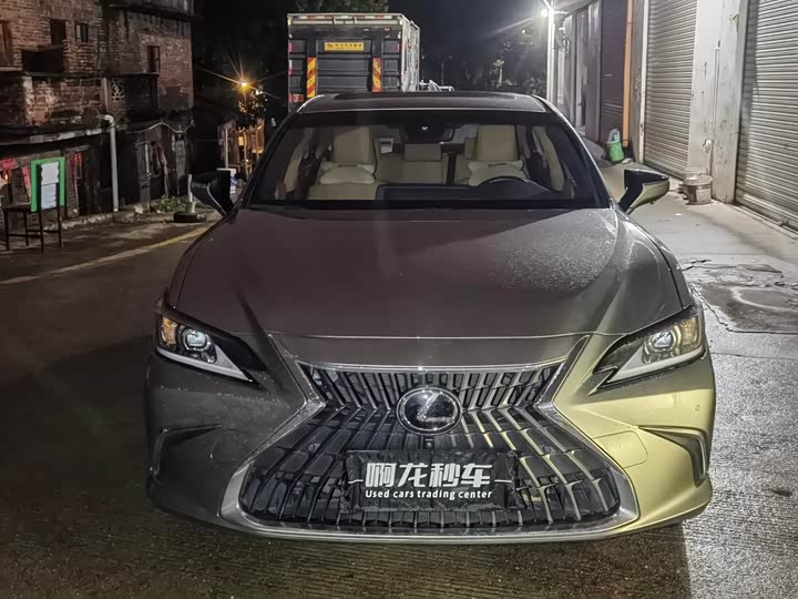 Фото 2 - Lexus ES