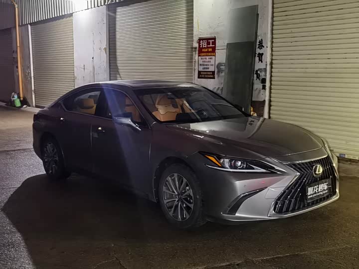 Фото 3 - Lexus ES