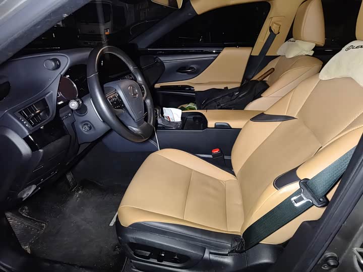 Фото 4 - Lexus ES