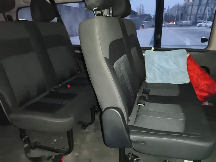 Фото 15 - Dongfeng Forthing Lingzhi M5