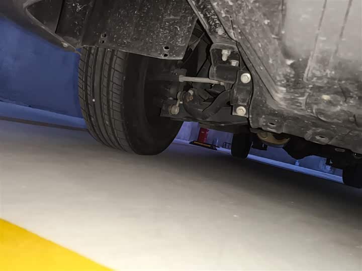 Фото 16 - Dongfeng Forthing Lingzhi M5