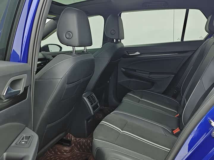 Фото 13 - Volkswagen Golf