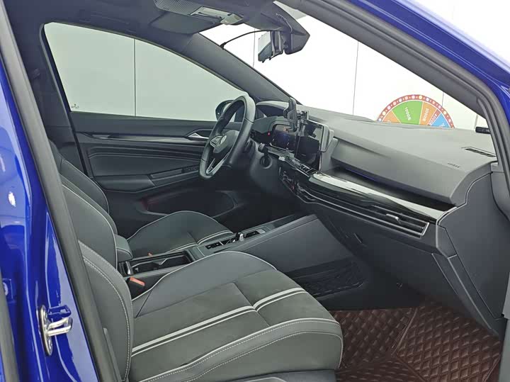 Фото 17 - Volkswagen Golf