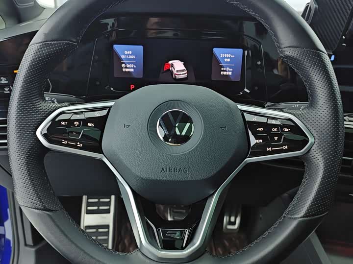 Фото 24 - Volkswagen Golf