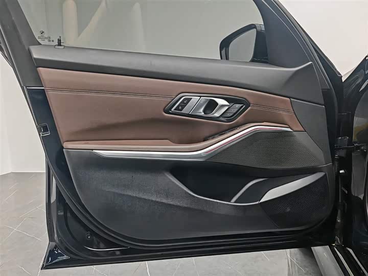 Фото 13 - BMW i3