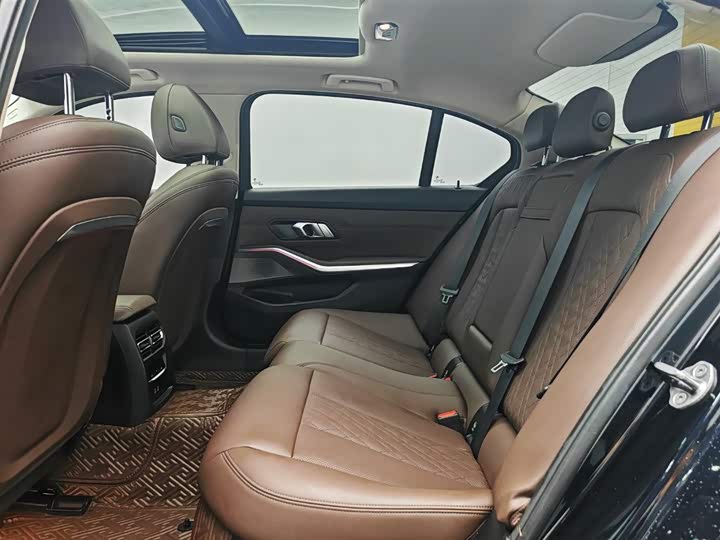 Фото 17 - BMW i3