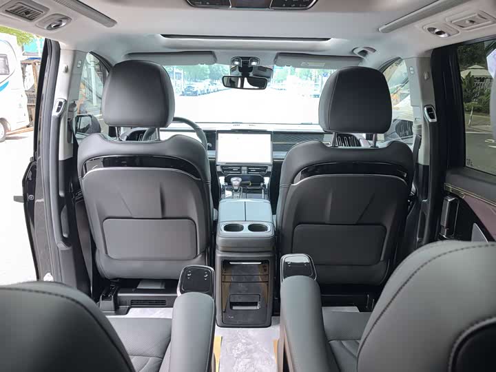 Фото 14 - GAC Trumpchi M8