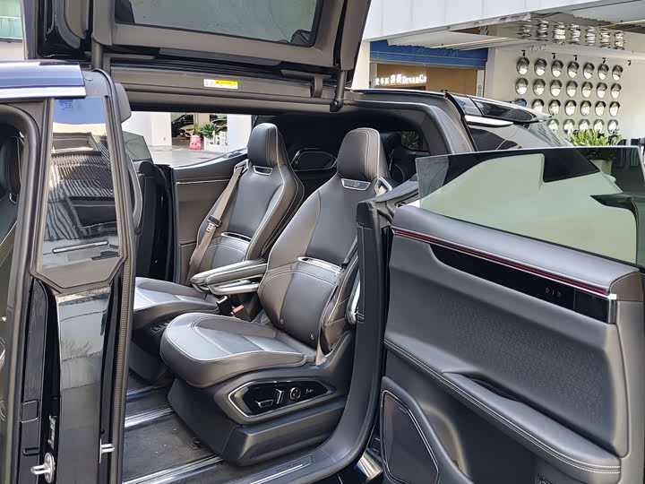 Фото 10 - HiPhi X