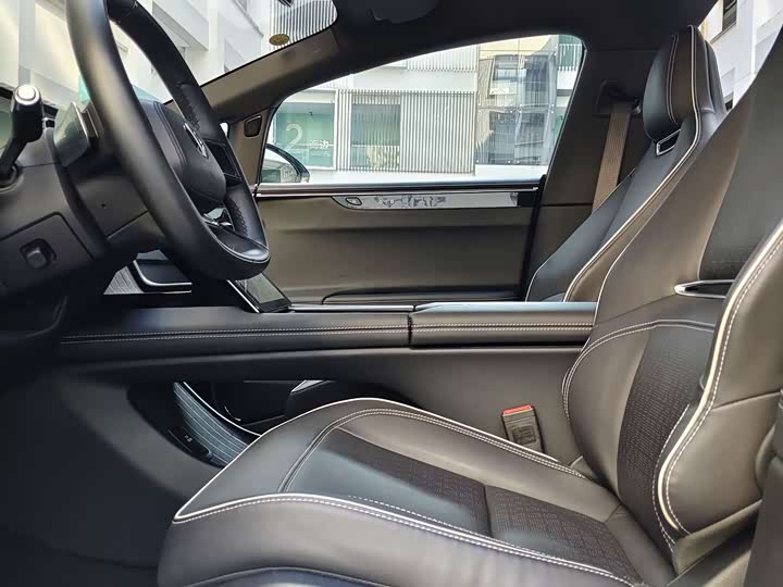 Фото 11 - HiPhi X