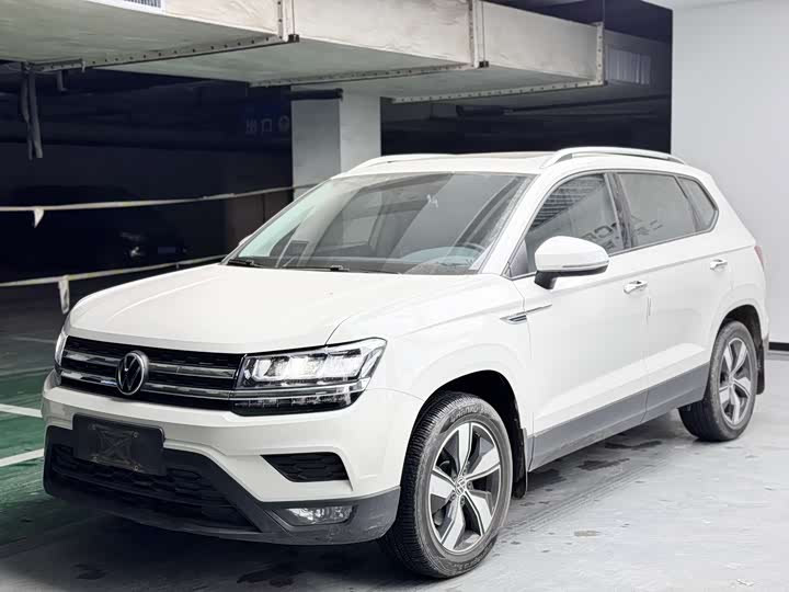 Фото 1 - Volkswagen Tharu