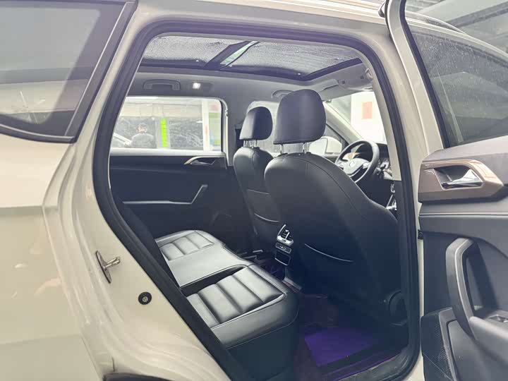 Фото 9 - Volkswagen Tharu