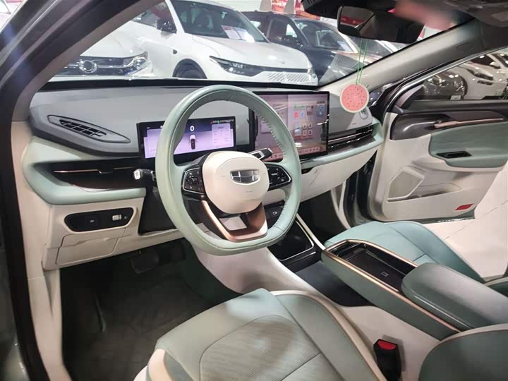 Фото 10 - Geely Geometry G6