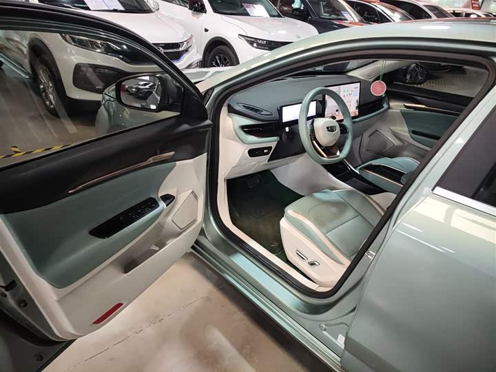 Фото 16 - Geely Geometry G6