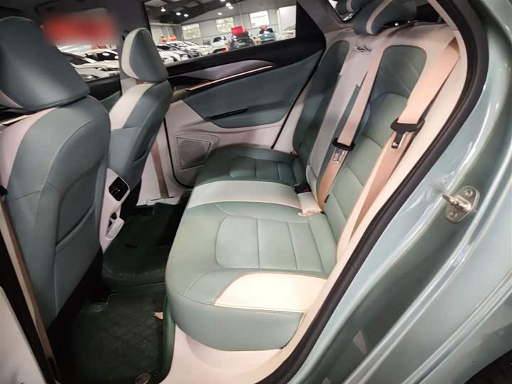 Фото 17 - Geely Geometry G6