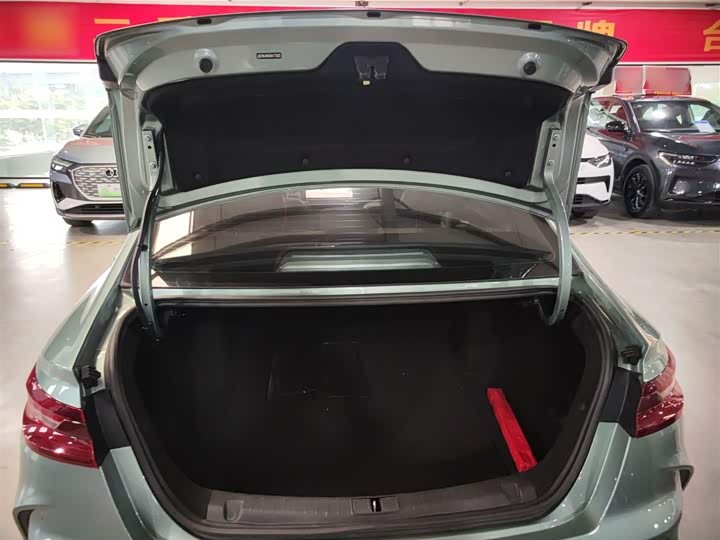 Фото 19 - Geely Geometry G6