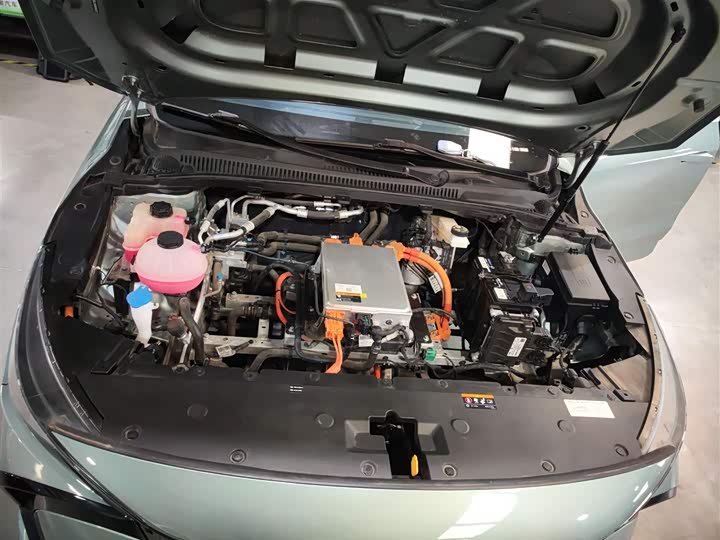 Фото 20 - Geely Geometry G6