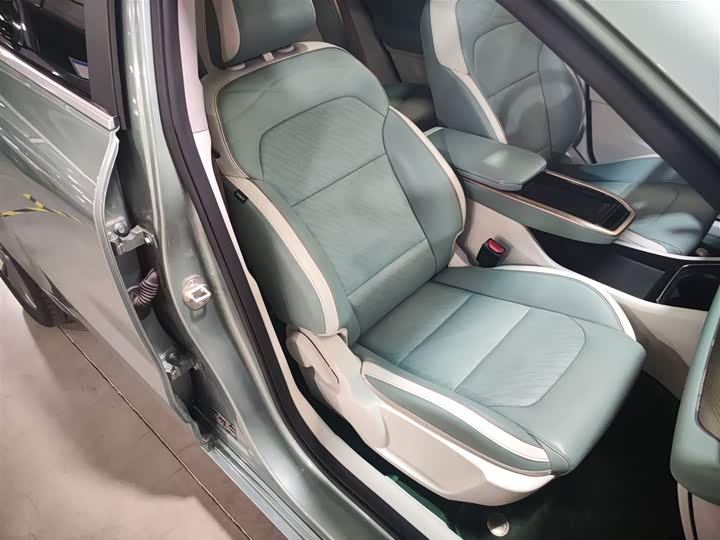 Фото 25 - Geely Geometry G6