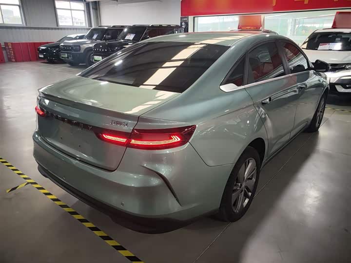 Фото 7 - Geely Geometry G6