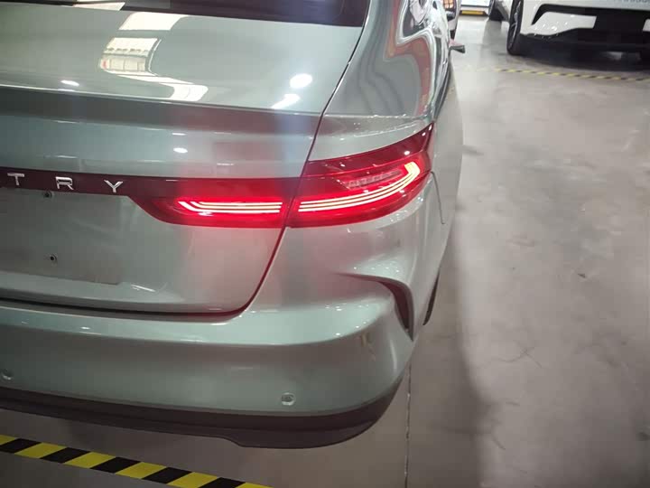 Фото 8 - Geely Geometry G6