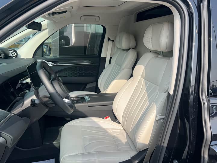 Фото 11 - Zeekr 009