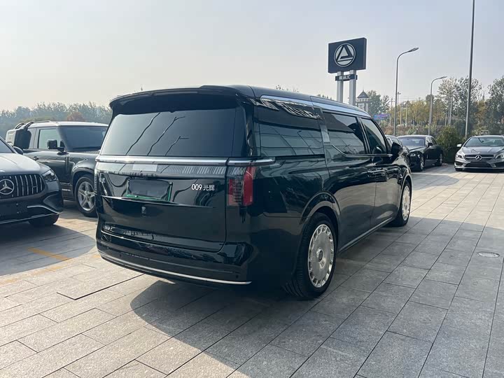 Фото 5 - Zeekr 009