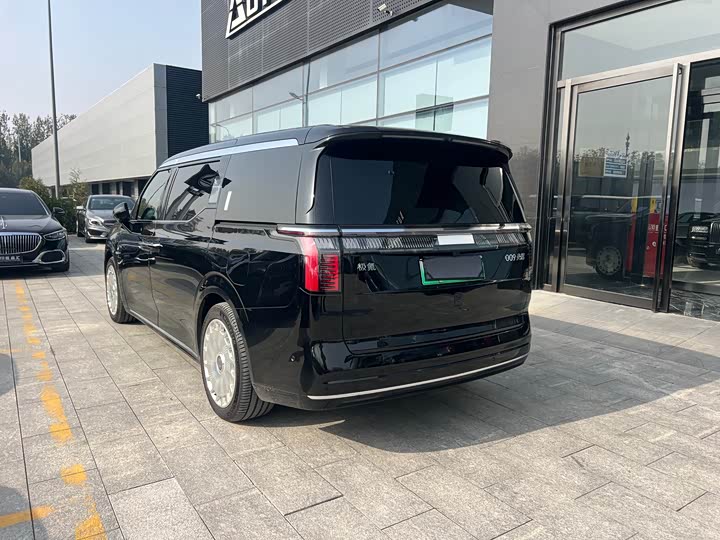 Фото 6 - Zeekr 009