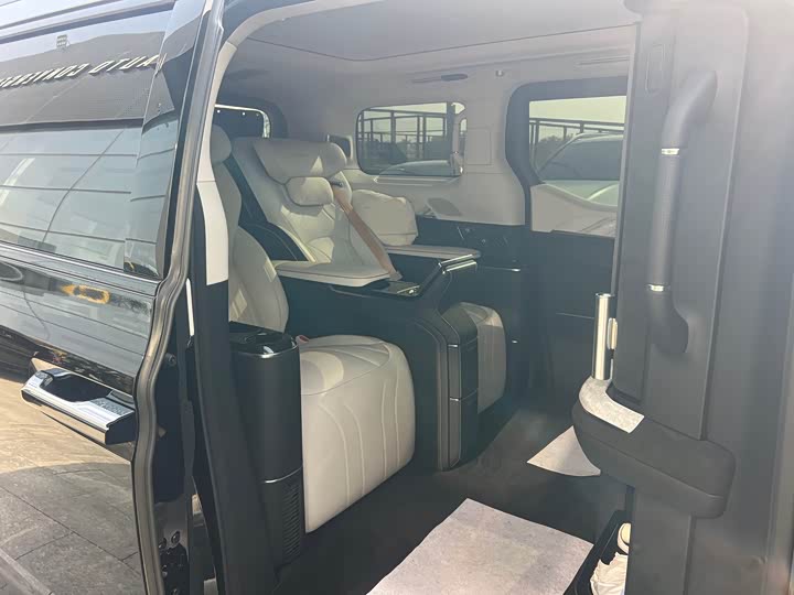 Фото 7 - Zeekr 009