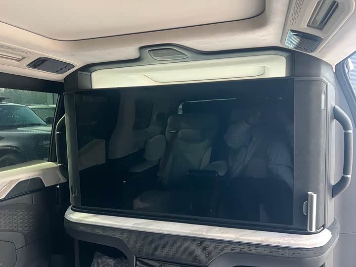 Фото 9 - Zeekr 009