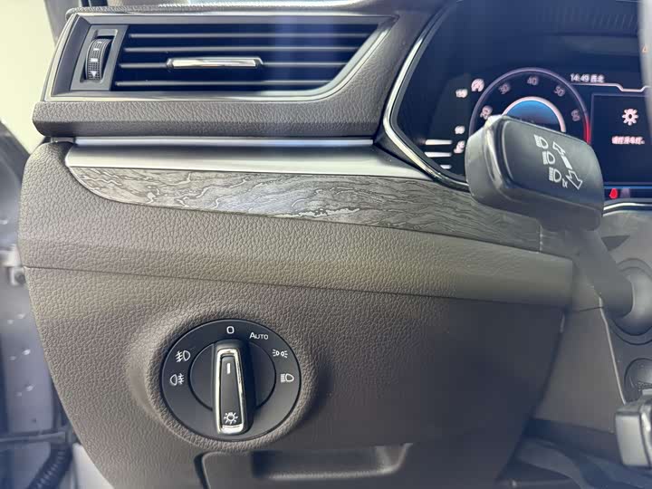 Фото 13 - Skoda Superb