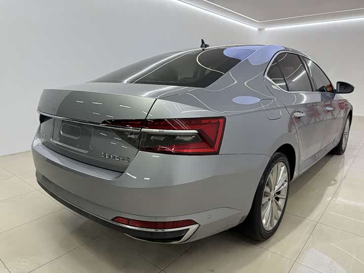 Фото 2 - Skoda Superb