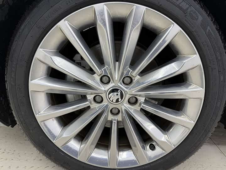 Фото 24 - Skoda Superb