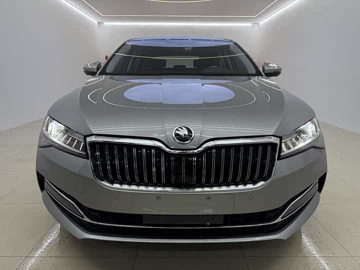 Фото 4 - Skoda Superb