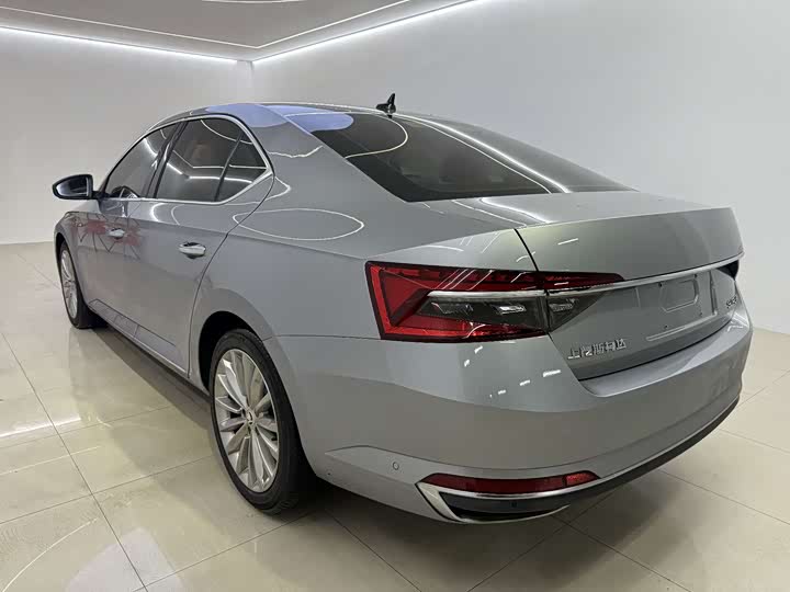 Фото 6 - Skoda Superb
