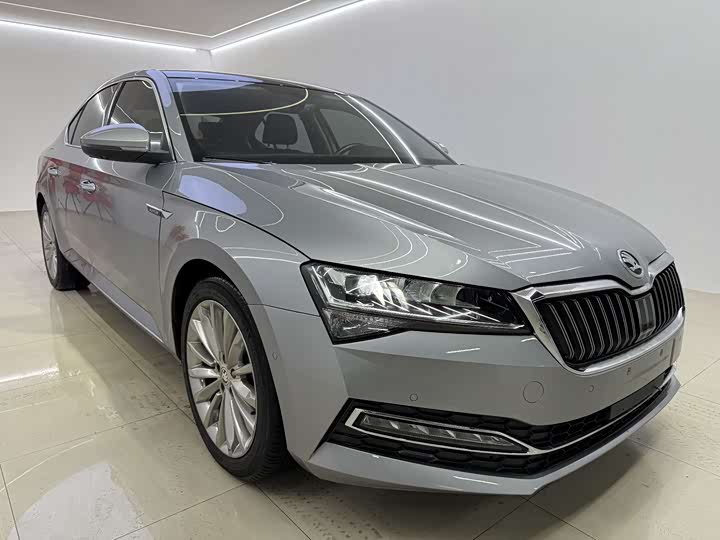 Фото 8 - Skoda Superb