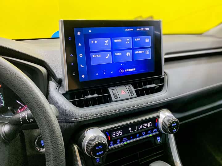 Фото 13 - Toyota RAV4