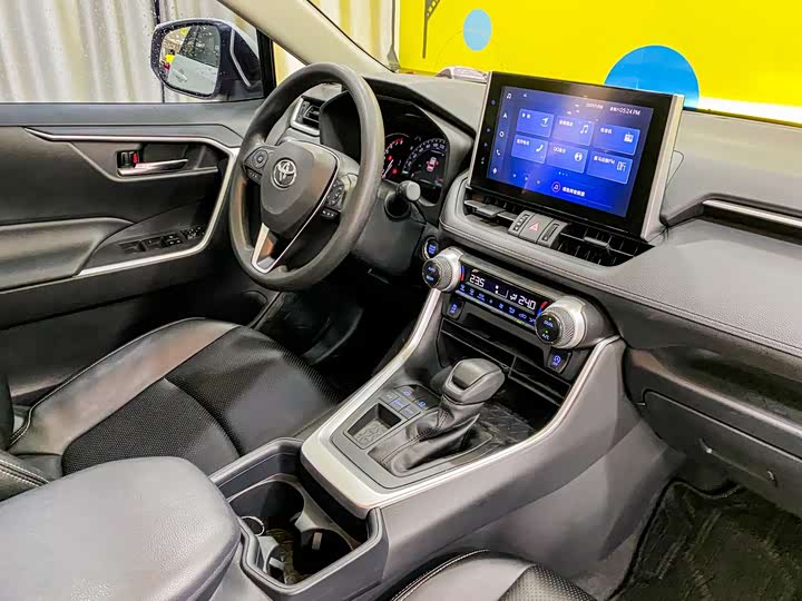 Фото 17 - Toyota RAV4